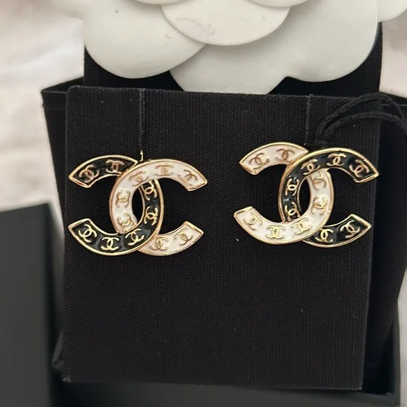 Chanel CC Stud Earrings - Picture 5 of 14